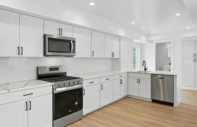Downtown Sharpsburg New Remodel - 3 Bed, 2.5 bath photos photos