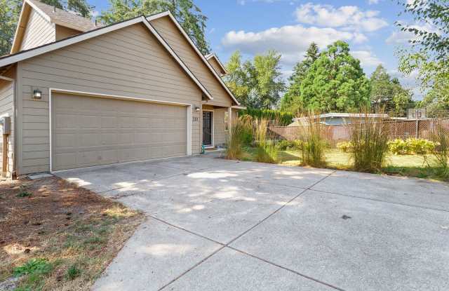 Coming Soon! Charming 3 Bedroom / 2.5 Bath House in Southwest Newberg photos photos