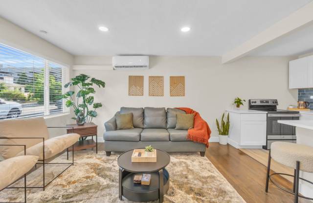 Fully Furnished Sunnyside Townhome | All-Inclusive | Flexible Stays photos photos