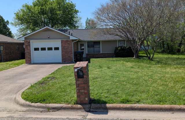 Beautifully Renovated 3/2 in Greenville Ready for Move In photos photos