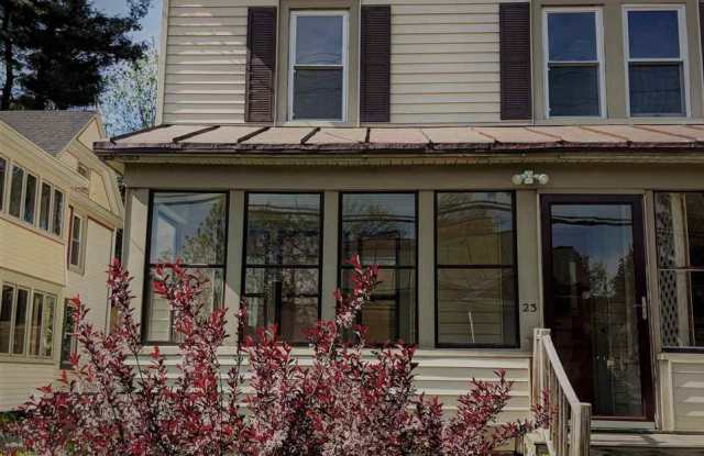 23 WATERBURY ST - 23 Waterbury St, Saratoga Springs, NY 12866
