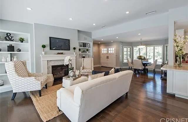 4441 Densmore Avenue Gallery 2