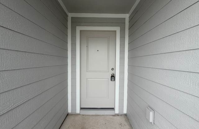 Now Leasing – Brand New 4BR Home with Loft & Resort Amenities! Gallery 3