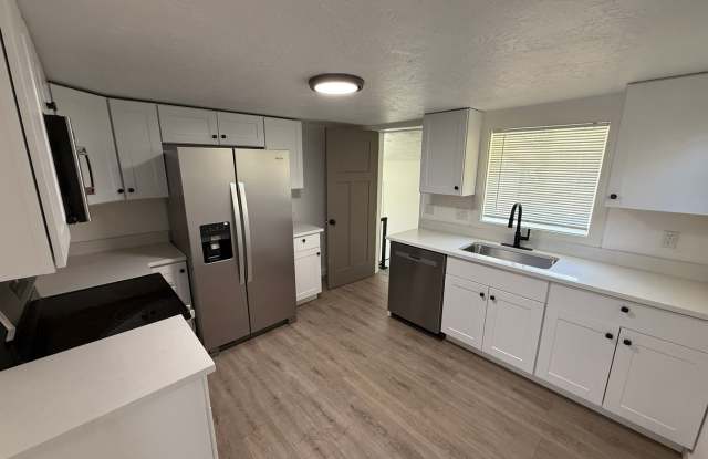 Newley renovated 4 bedroom home! photos photos
