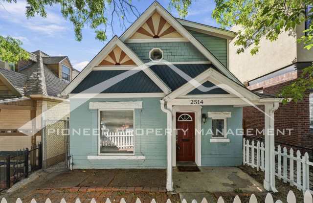 Gorgeous Home with Washer/Dryer and Covered Parking Gallery 1
