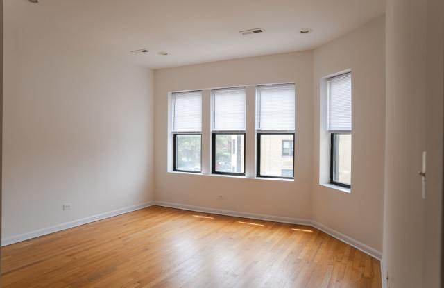North Lincoln Square - 2 Bed / 1 Bath - In Unit Laundry Gallery 4
