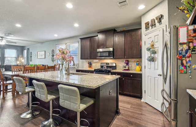 8814 White Crown Gallery 4