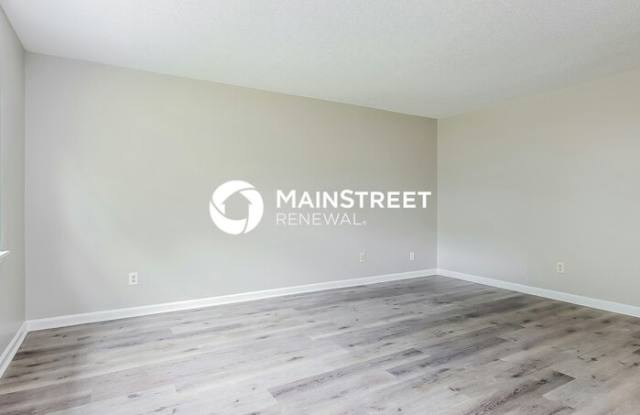 413 Pineland Avenue Gallery 2