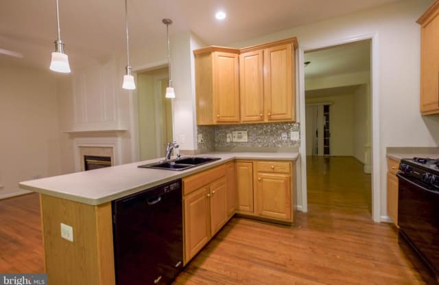 4061 OAK VILLAGE LNDG - 4061 Oak Village Lndg, Fair Oaks, VA 22033