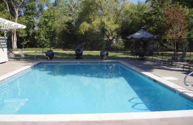 Stunning Upstairs Apartment, Quiet and Lots of Natural Sunlight! It's a must see... photos photos