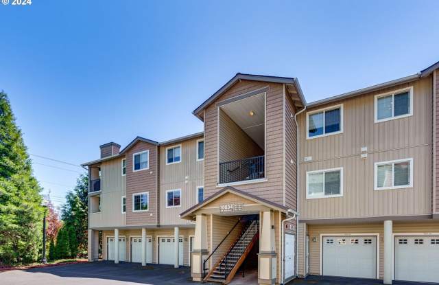 Spacious 2 Bedroom Condo in Hillsboro with Water/ Sewar & Garbage Included and 1 Car Garage! photos photos