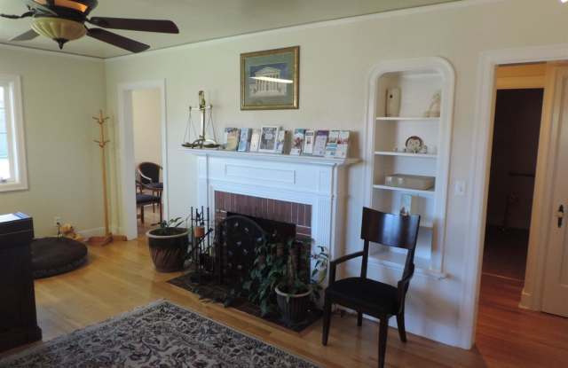 312 Ivy Street Gallery 2