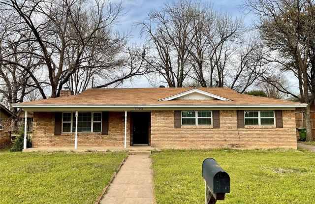 1028 Black Street - 1028 Black Street, Hurst, TX 76053