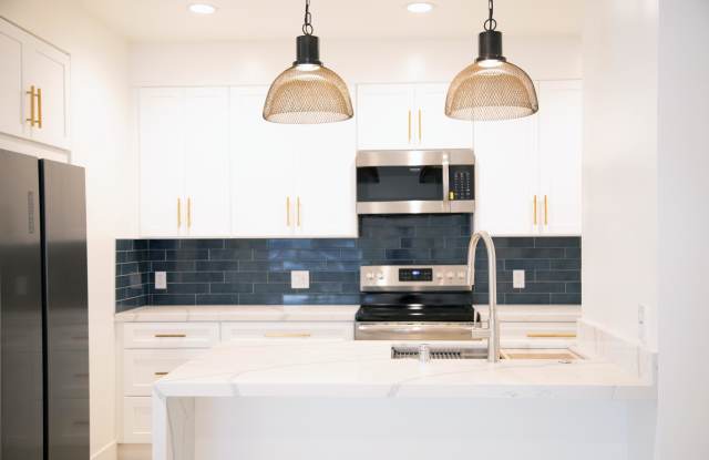 402 Lee S - 402 Lee Street, Oakland, CA 94610