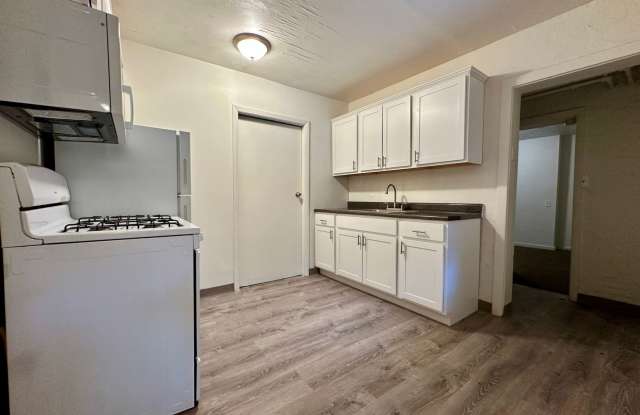 Super Spacious Three Bedroom on Bates Street! Deck  Patio! Washer  Dryer Included! Call Today! photos photos