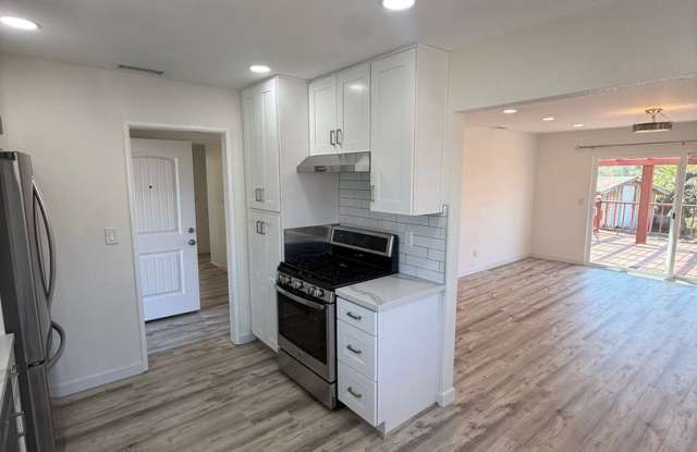 4 BEDROOM HOME IN CENTRAL SAN DIEGO! Gallery 3