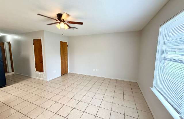 Move-In Special $500 Off 1st Month's Rent | 2BR Duplex | Private Yard | Pets Welcome Gallery 4