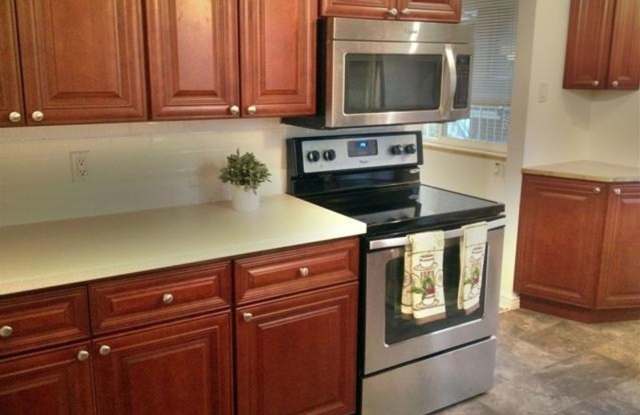 Charming 4BR House in Edgewater photos photos