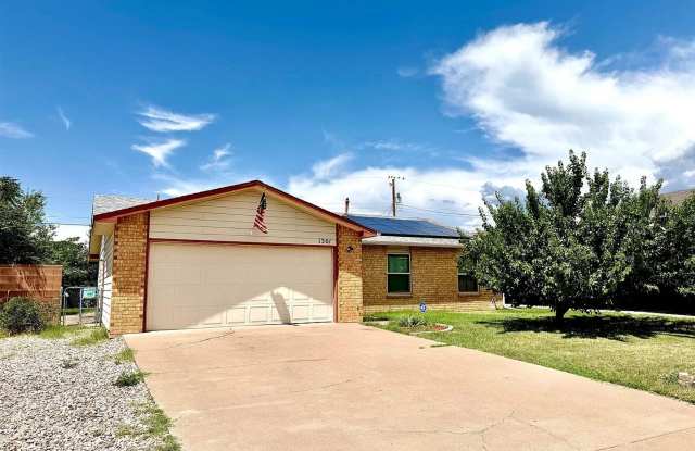 Welcome to this 3 BD, 2 Bth home situated on a corner lot!! Electric Included!! photos photos