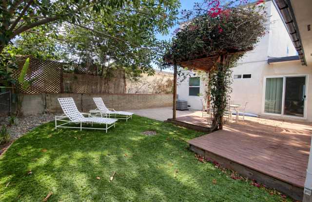 Cozy 4BD/2BA House on Gary with Beautiful Yard photos photos