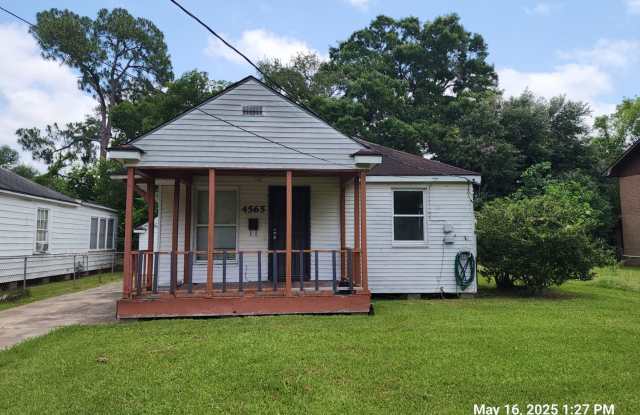 Cute and Cozy Home! photos photos