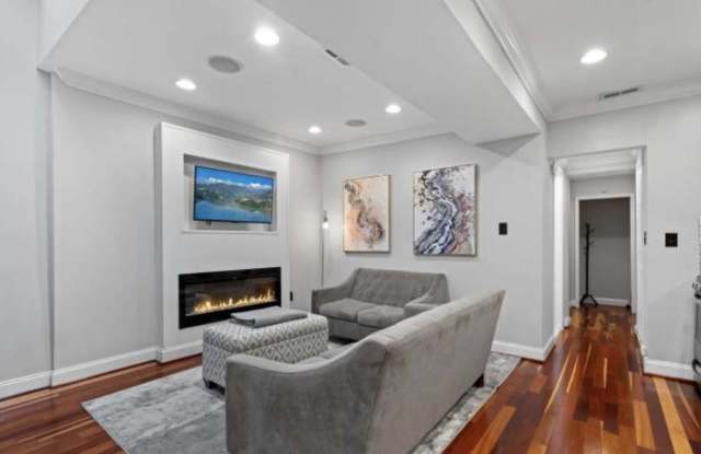 1317 Adams Street Northeast - 3Unit 3 Gallery 2
