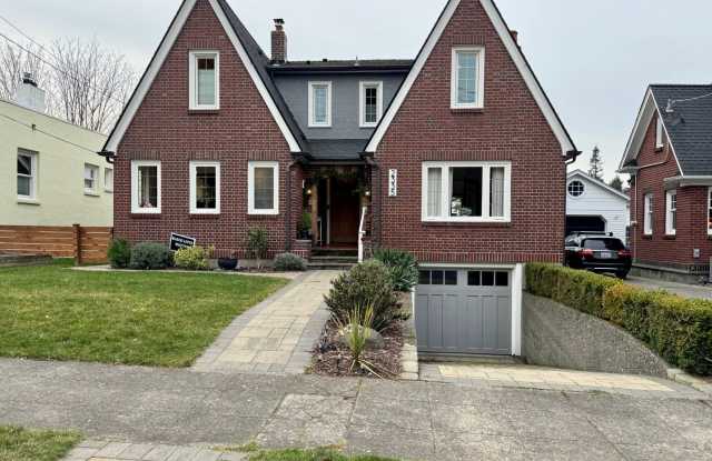 Admiral District~West Seattle Home photos photos