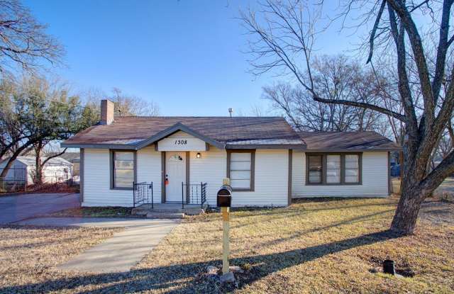 Available Mid July! 3-bedroom 1 bath for lease in Cleburne photos photos Available Mid July! 3-bedroom 1 bath for lease in Cleburne photos photos