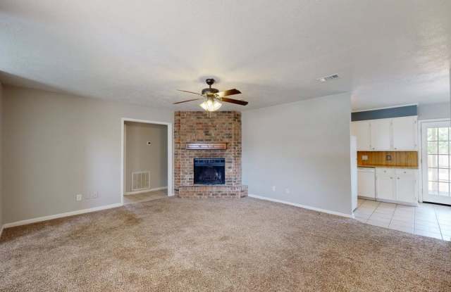 1107 Braeswood Dr Gallery 3