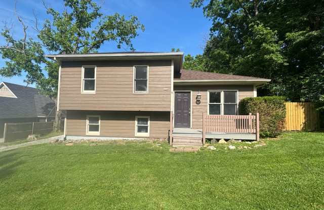 Available Now 4 bedroom 1.5 bathroom in Ozark Gallery 1
