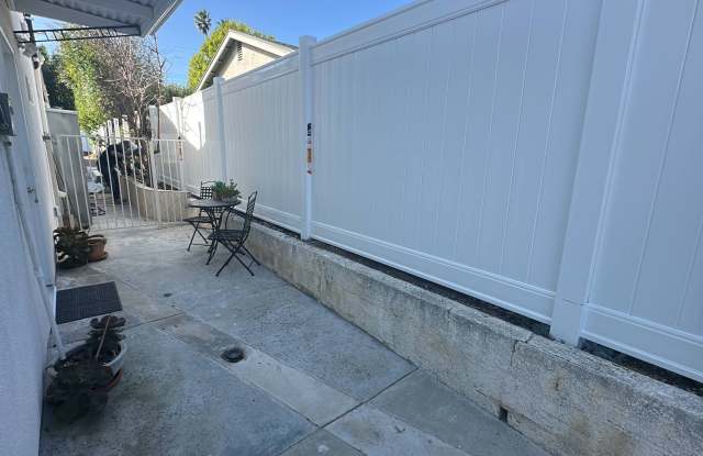10403 Baird Avenue Gallery 3