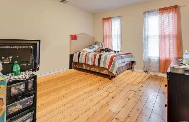 4 Hammersley Ave, Apt 1 Gallery 2