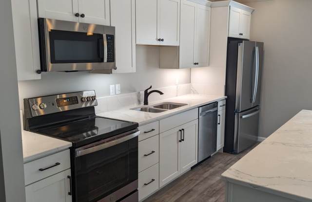 4 Bedroom Home With An Open Floor Plan In A Quite Eastside Neighborhood-Pets Welcome! photos photos