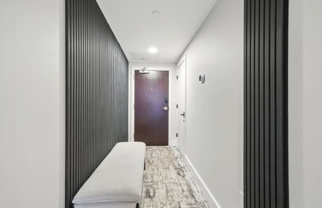 Upgraded Downtown Condo Gallery 3