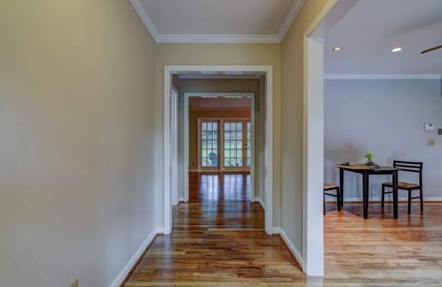 3302 Lenox Place NE Gallery 4
