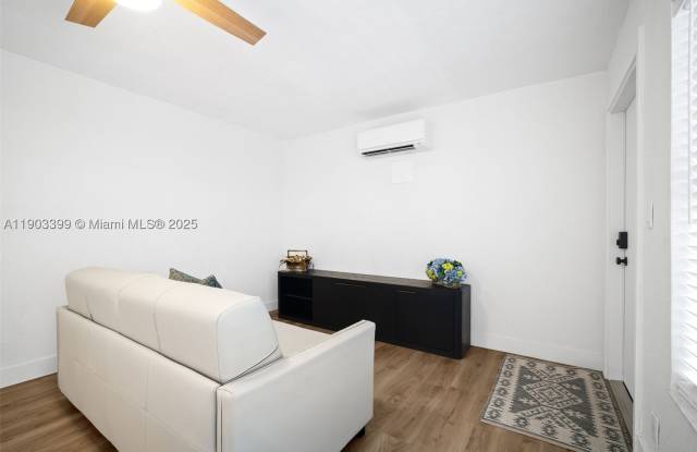 9241 Collins Ave Gallery 4