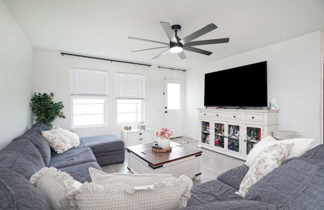 4107 Imogene Ivy Gallery 4
