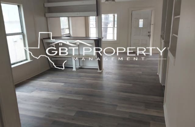 2 Bedroom 1 Bath Home! Gallery 3