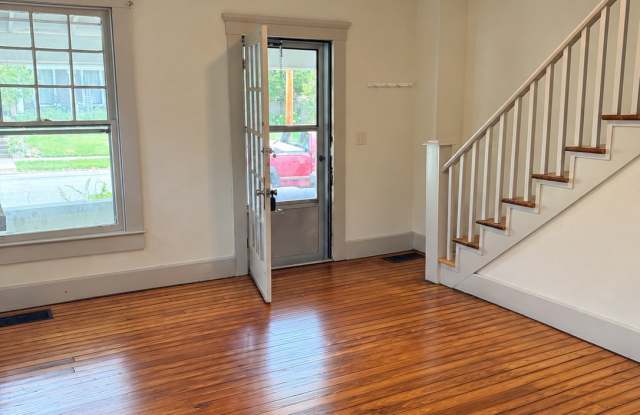 423 Steele Street Gallery 3