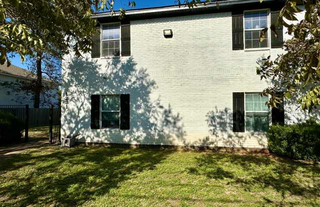 Spacious 4/2 with Outdoor Charm! photos photos