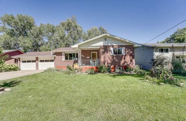 4 bed, 2 bath Ranch Home near City Park W/ Finished Bsmt & Fenced Yard! photos photos