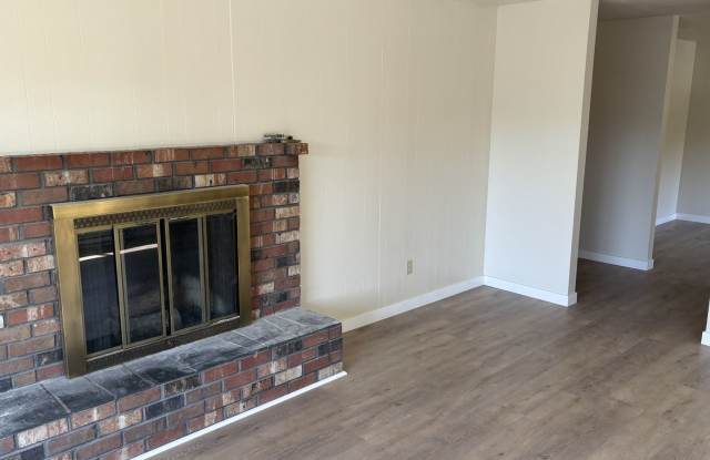 Remodeled home 3 bedroom 2 bath with bonus room 1188 NE Lincoln St Gallery 3