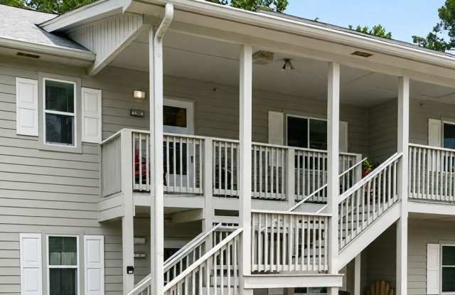 2BR/2BA End Unit with Screened Balcony Gallery 3