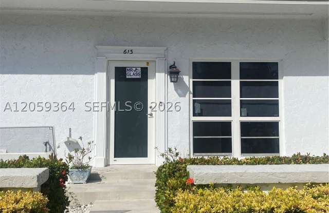 613 NE 26th Ave photos photos