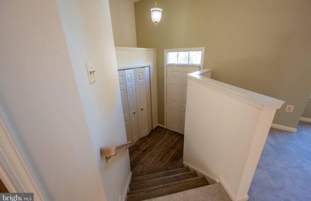 47679 COMER Square Gallery 2