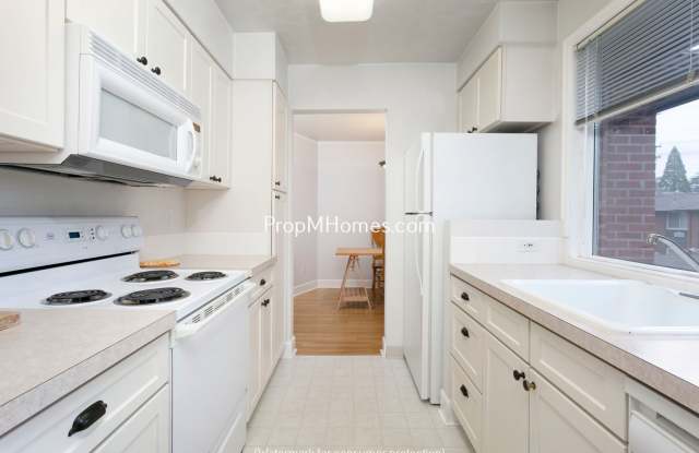 One Bedroom Condo in Lake Oswego Village - Lake Views! photos photos