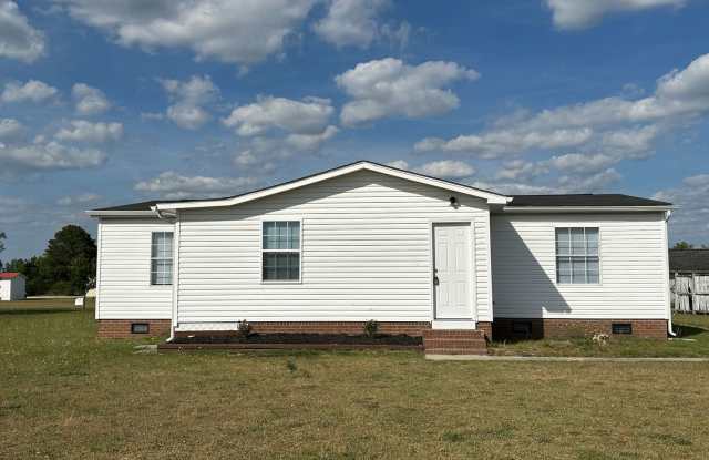 Country Living 3 Bedroom, 2 Bath Home in Stedman. photos photos