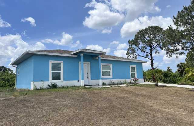 Move in Ready, Three Bed/2 bath-Close to SR 82 photos photos