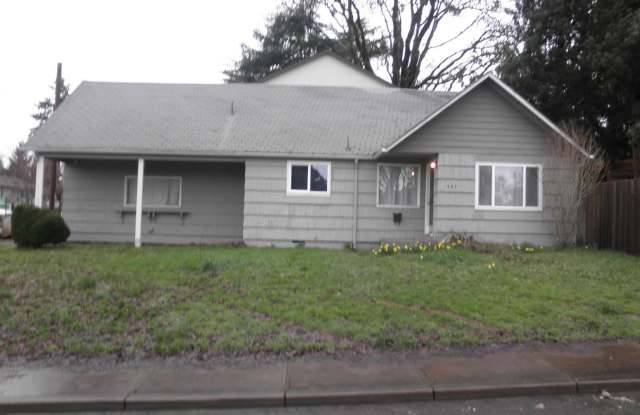 Updated and refurbished - 445 Hansen Avenue South, Salem, OR 97302