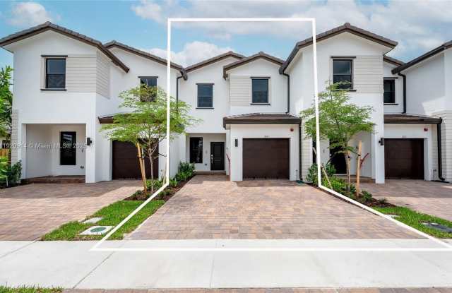 264 SW 159th Ter - 264 Southwest 159th Terrace, Pembroke Pines, FL 33027
